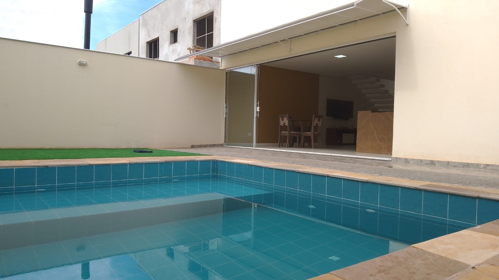 Sobrado com piscina à venda no Condomínio Bella Vitta com 208m², Londrina, PR