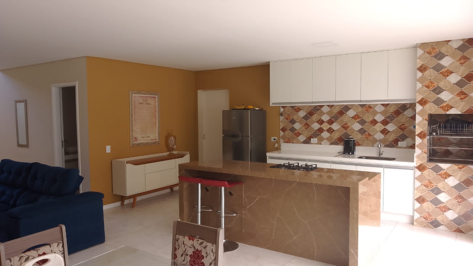 Sobrado com piscina à venda no Condomínio Bella Vitta com 208m², Londrina, PR
