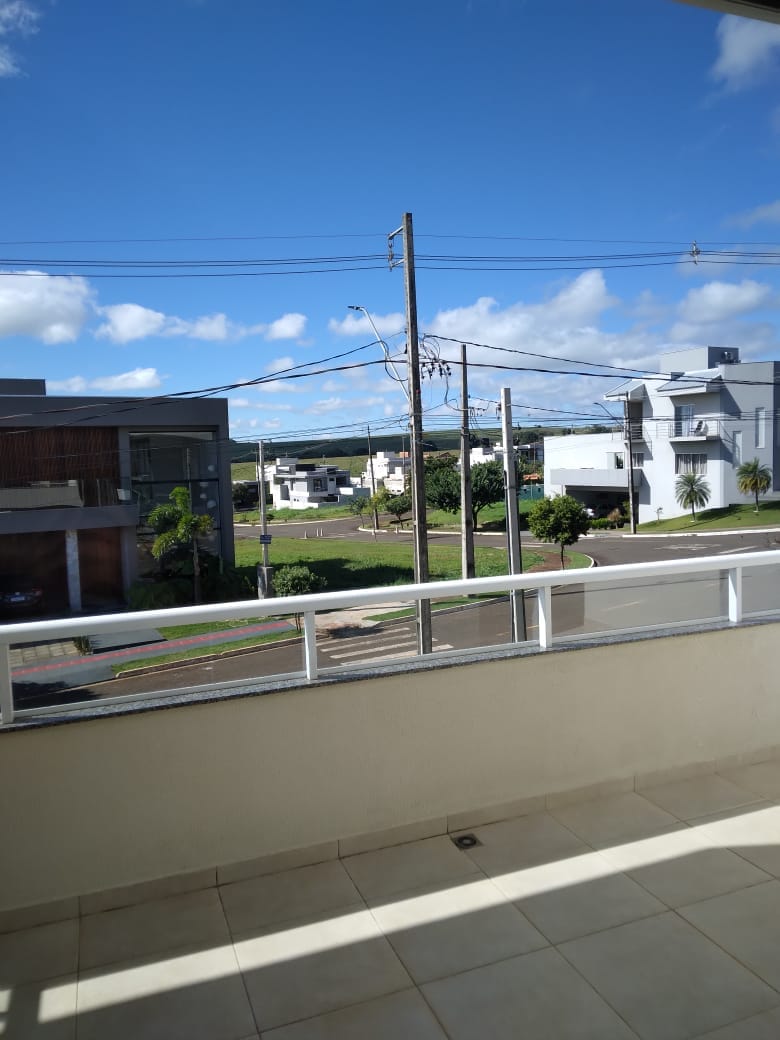 Sobrado com piscina à venda no Condomínio Bella Vitta com 208m², Londrina, PR