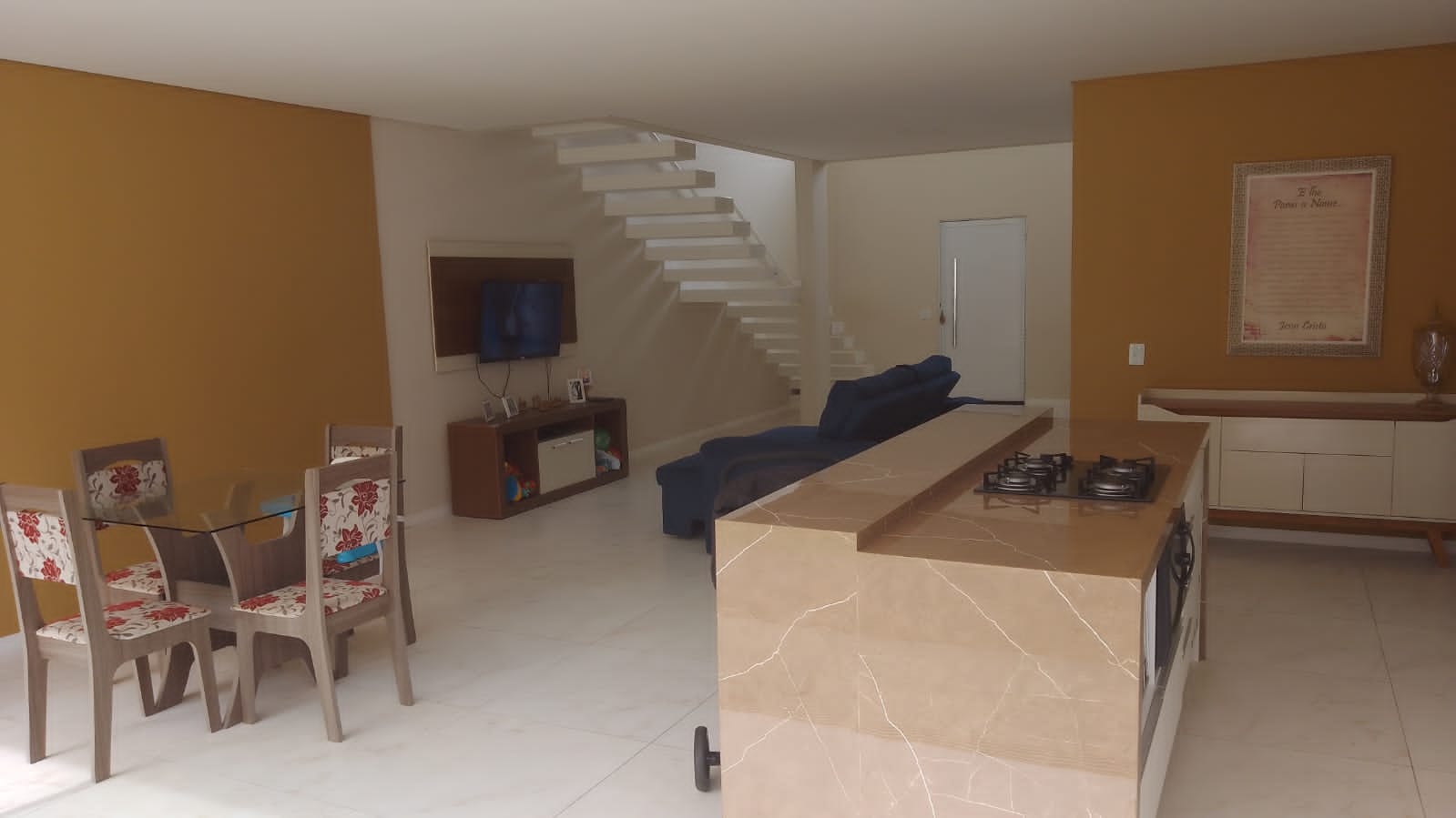Sobrado com piscina à venda no Condomínio Bella Vitta com 208m², Londrina, PR