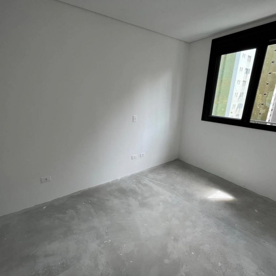 Apartamento com 3 dormitórios face norte no Bigorrilho