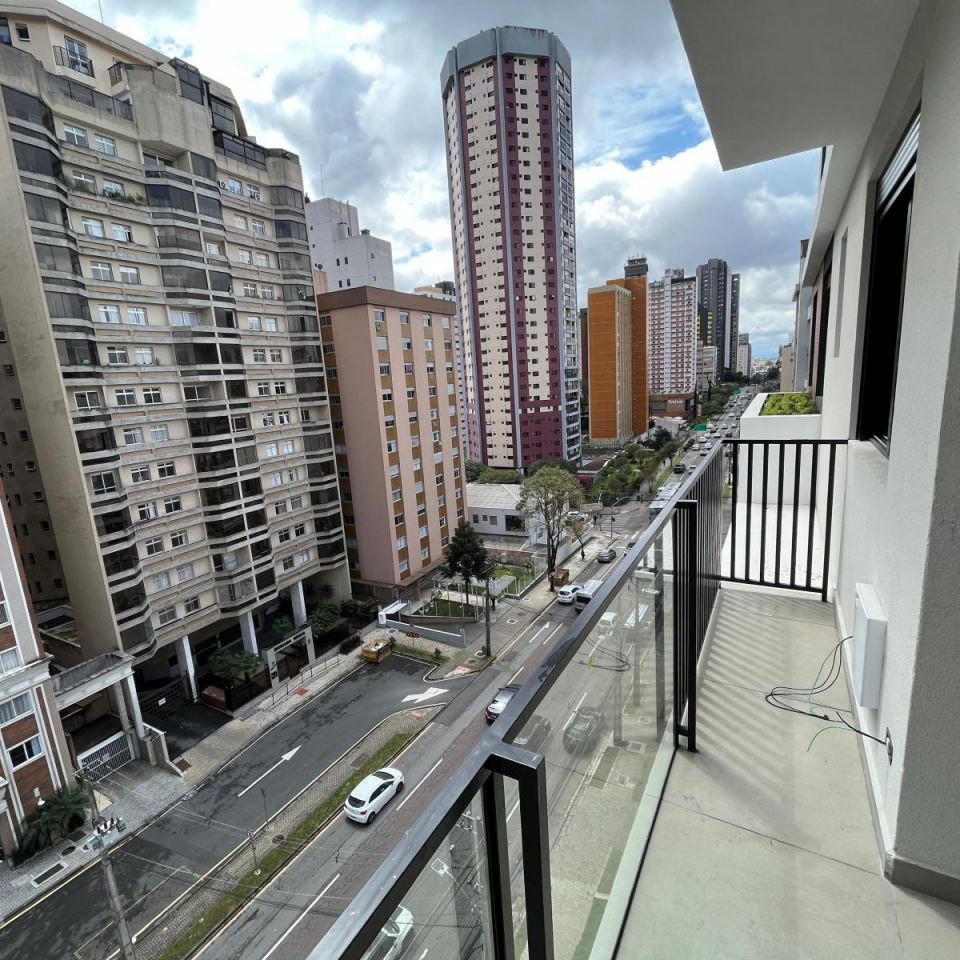 Apartamento com 3 dormitórios face norte no Bigorrilho