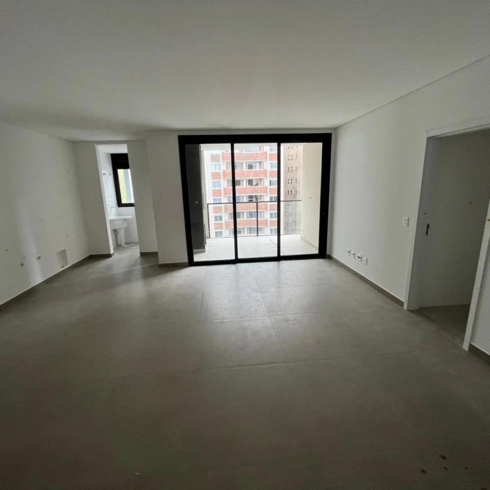 Apartamento com 3 dormitórios face norte no Bigorrilho