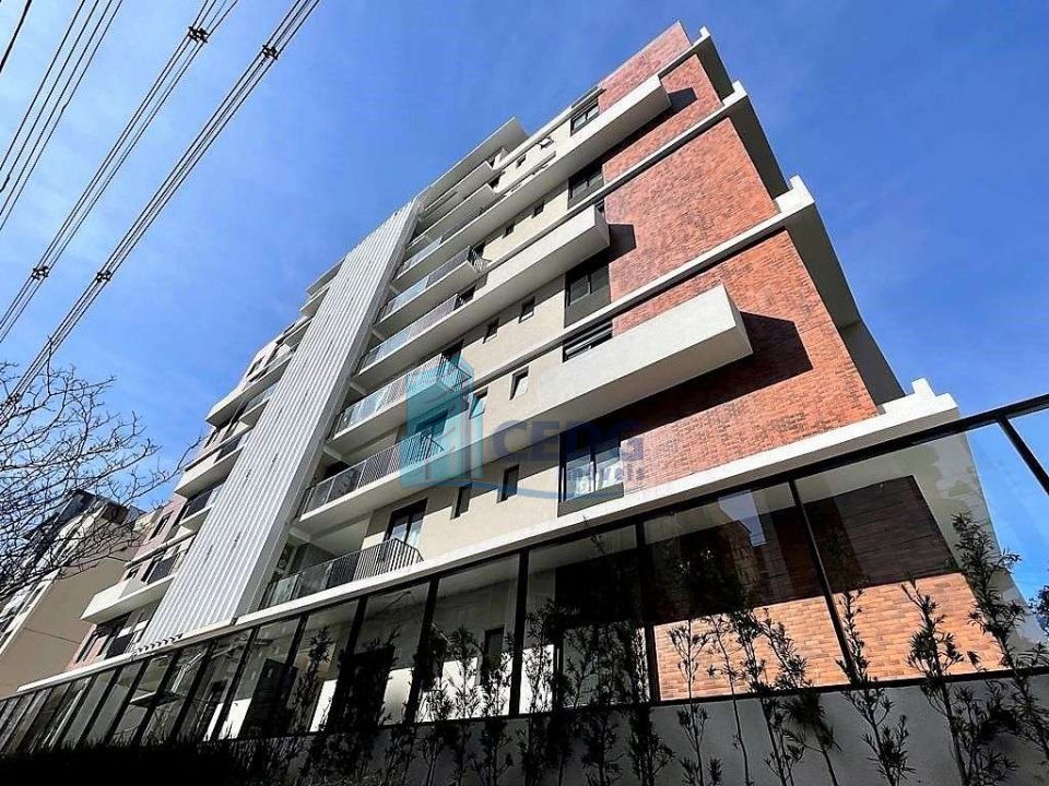Apartamento com 3 dormitórios face norte no Bigorrilho