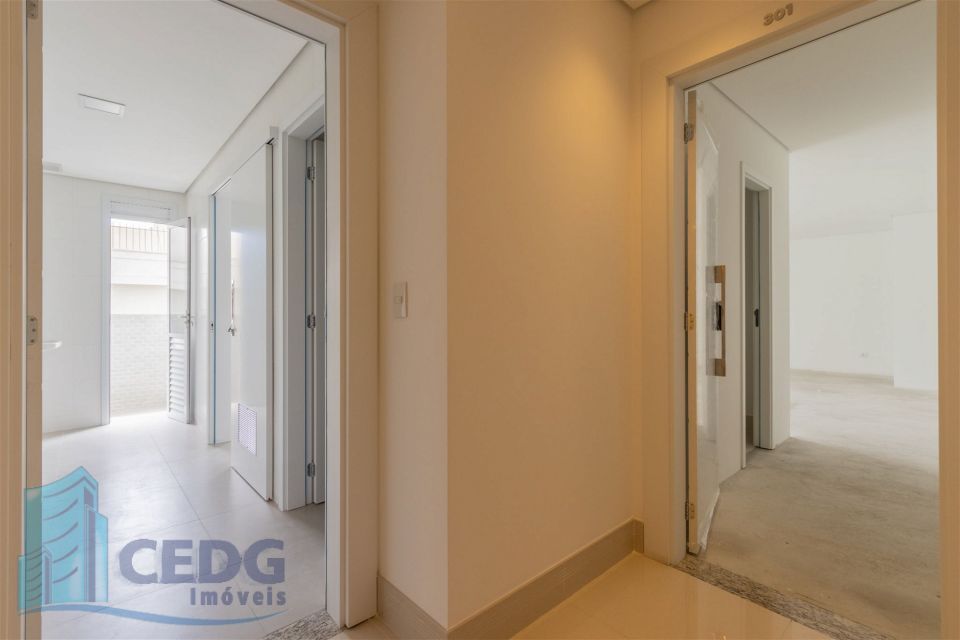 Apartamento com 4 dormitórios e três vagas no Água Verde com 151 metros