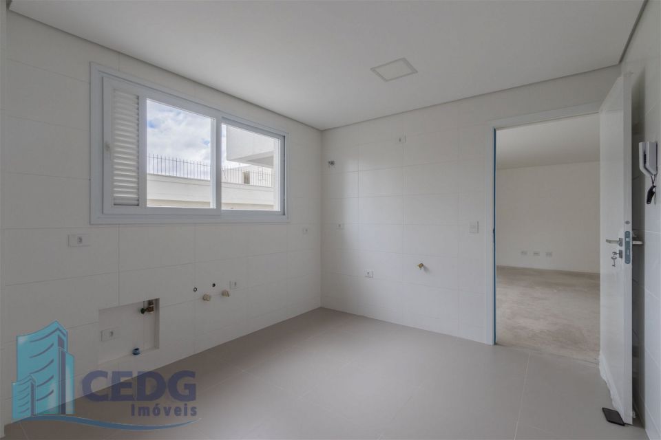 Apartamento com 4 dormitórios e três vagas no Água Verde com 151 metros