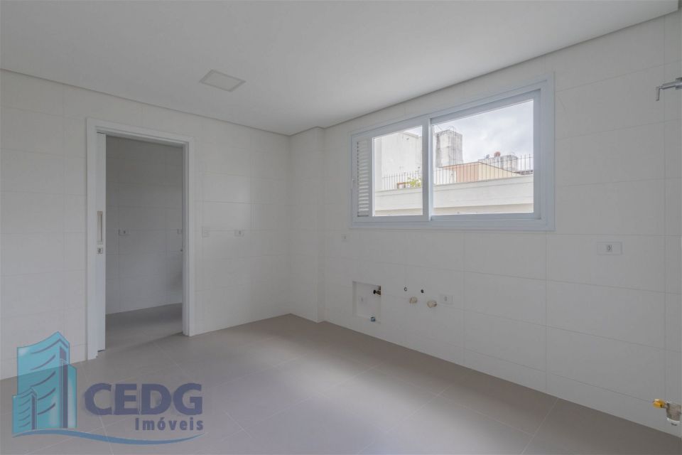 Apartamento com 4 dormitórios e três vagas no Água Verde com 151 metros