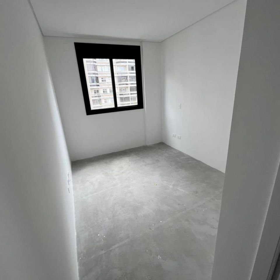 Apartamento com 3 dormitórios face norte no Bigorrilho