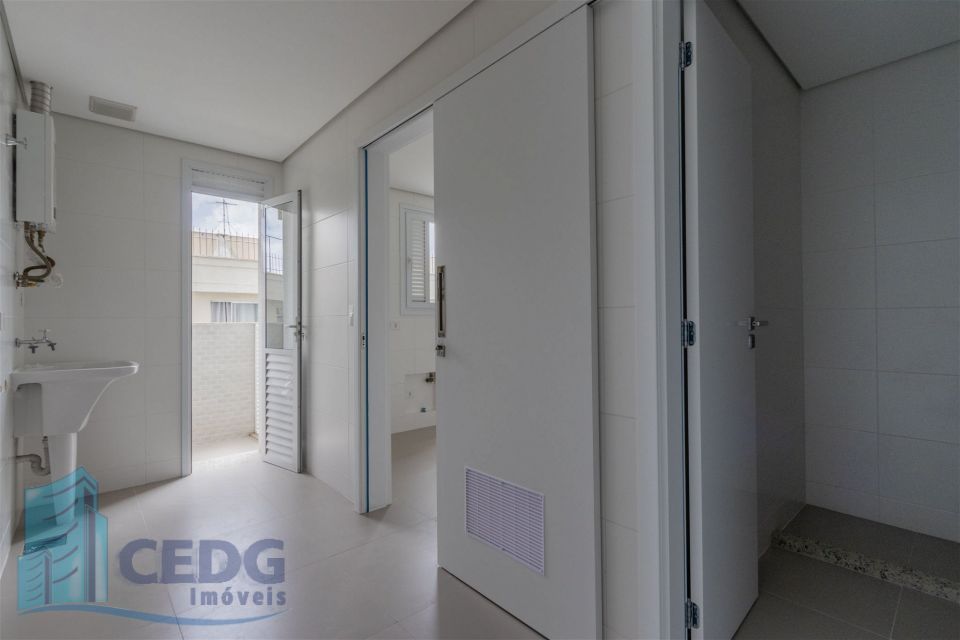 Apartamento com 4 dormitórios e três vagas no Água Verde com 151 metros