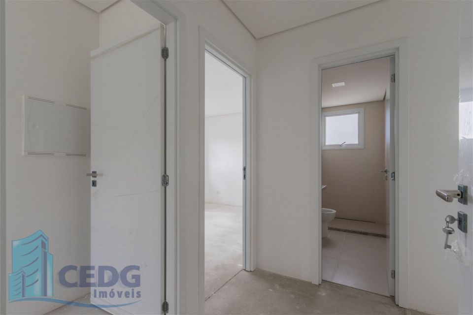 Apartamento com 4 dormitórios e três vagas no Água Verde com 151 metros