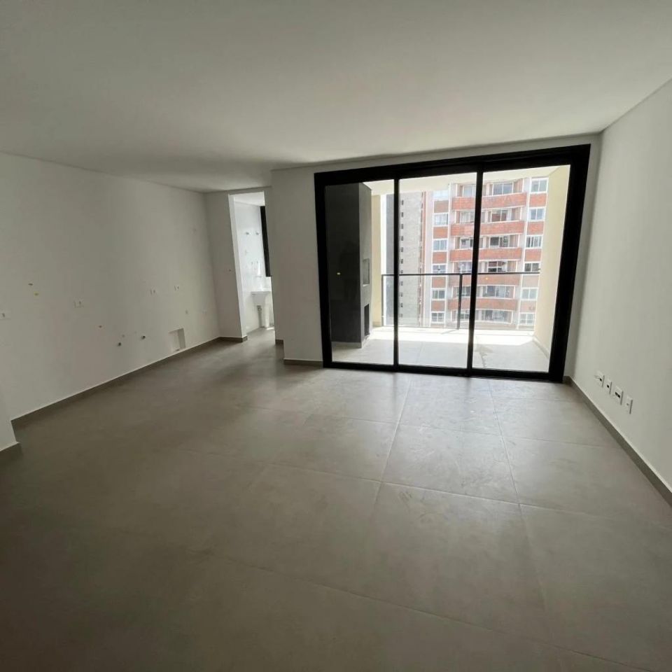 Apartamento com 3 dormitórios face norte no Bigorrilho