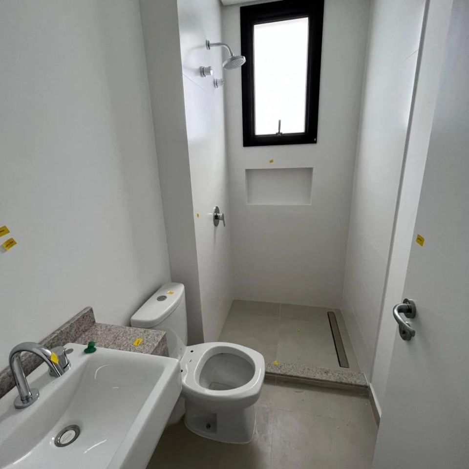 Apartamento com 3 dormitórios face norte no Bigorrilho