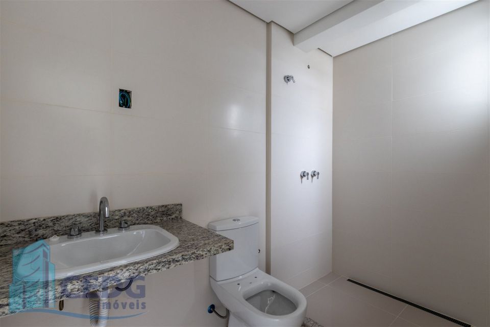 Apartamento com 4 dormitórios e três vagas no Água Verde com 151 metros