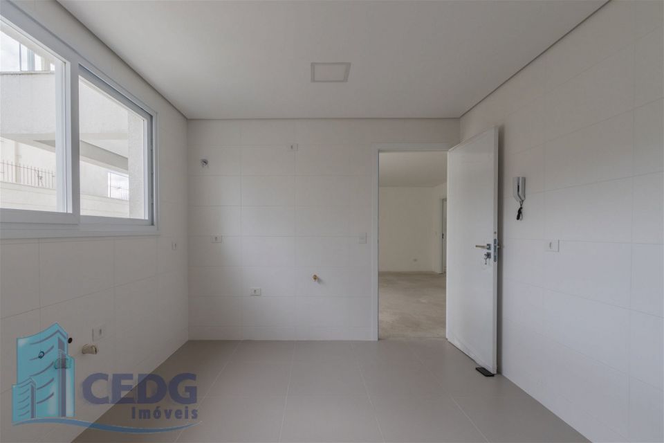 Apartamento com 4 dormitórios e três vagas no Água Verde com 151 metros