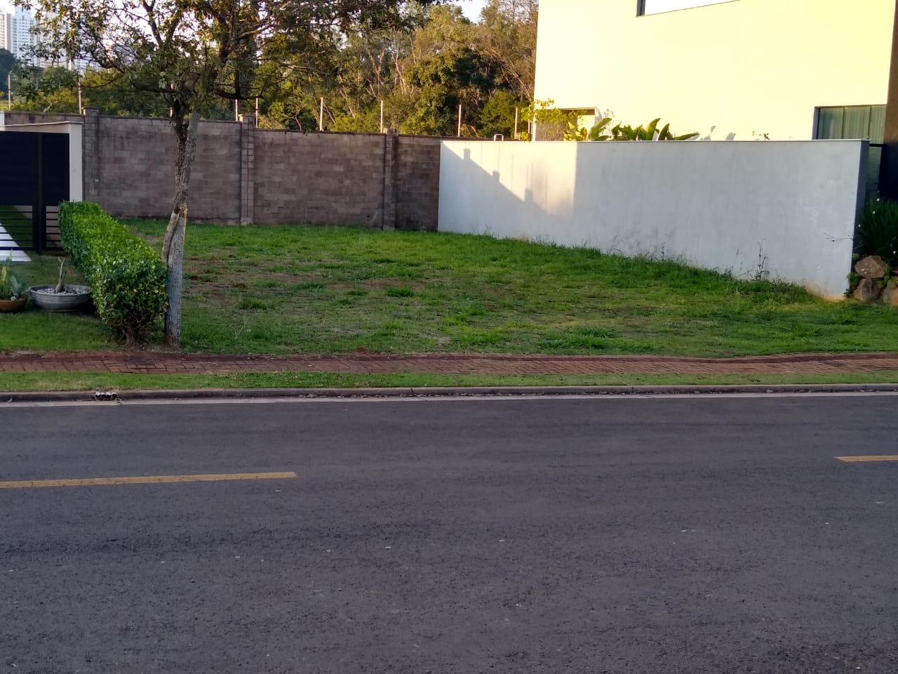 TERRENO A VENDA - CONDOMINIO ALPHAVILLE II