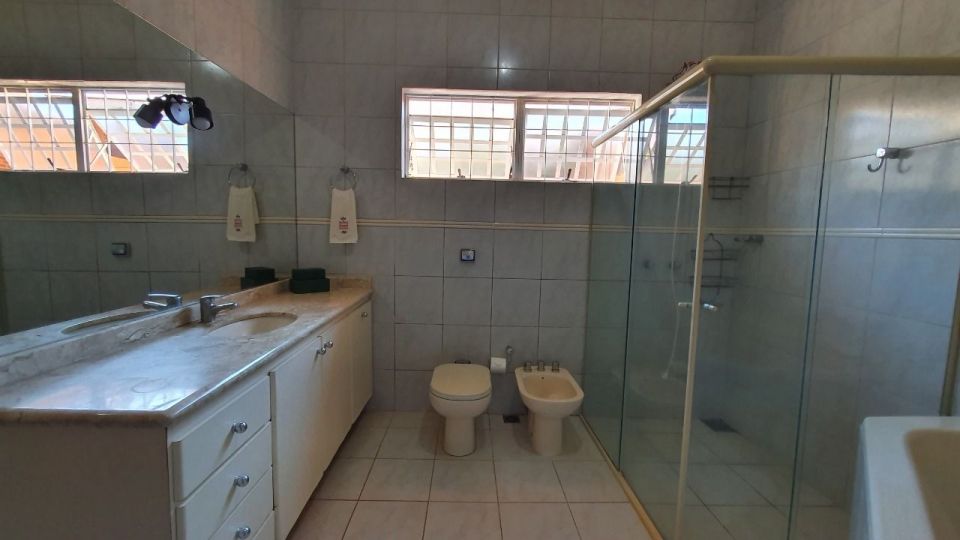 CASA  A VENDA -  JARDIM CARAVELLE