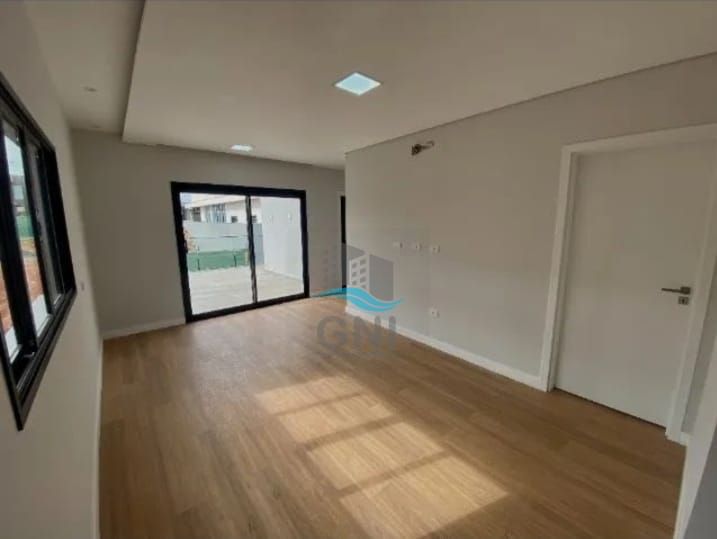 CASA A VENDA - CONDOMINIO ARANGUA