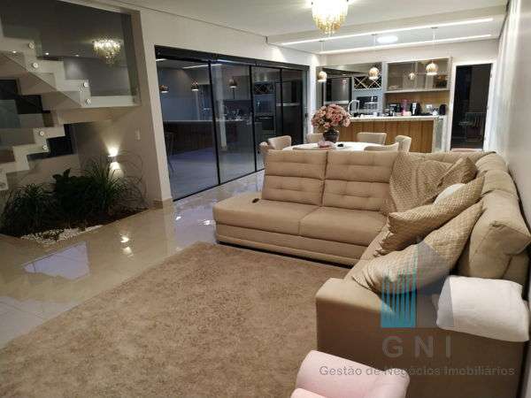 CASA A VENDA - CONDOMINIO ROYAL BOULEVARD