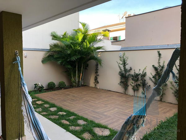 CASA A VENDA - CONDOMINIO GOLDEN PARK