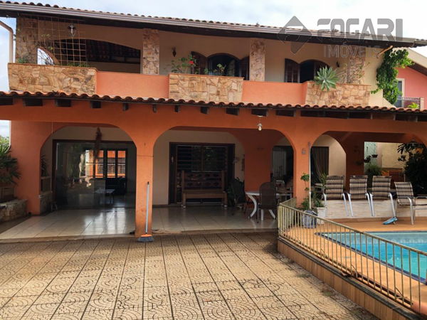 Casa - Sobrado padrão Champagnat