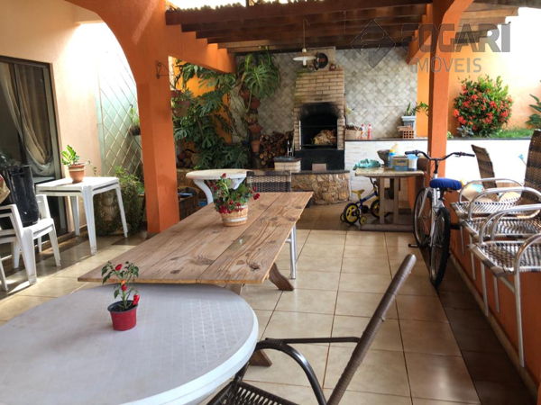 Casa - Sobrado padrão Champagnat