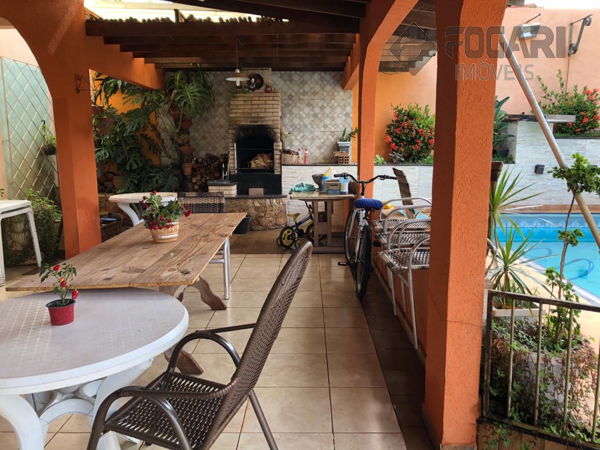Casa - Sobrado padrão Champagnat