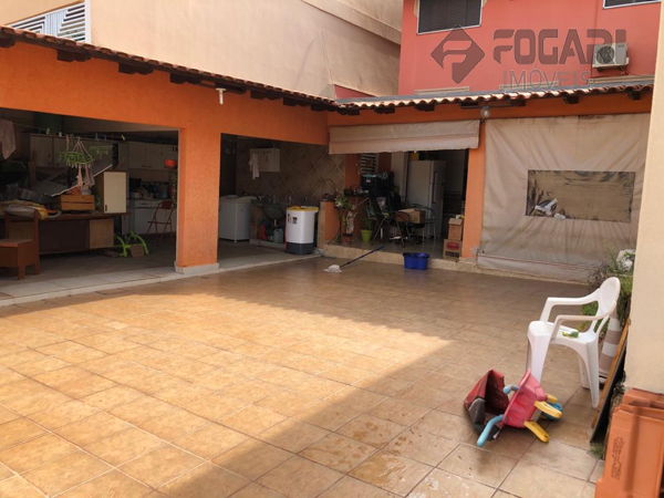 Casa - Sobrado padrão Champagnat