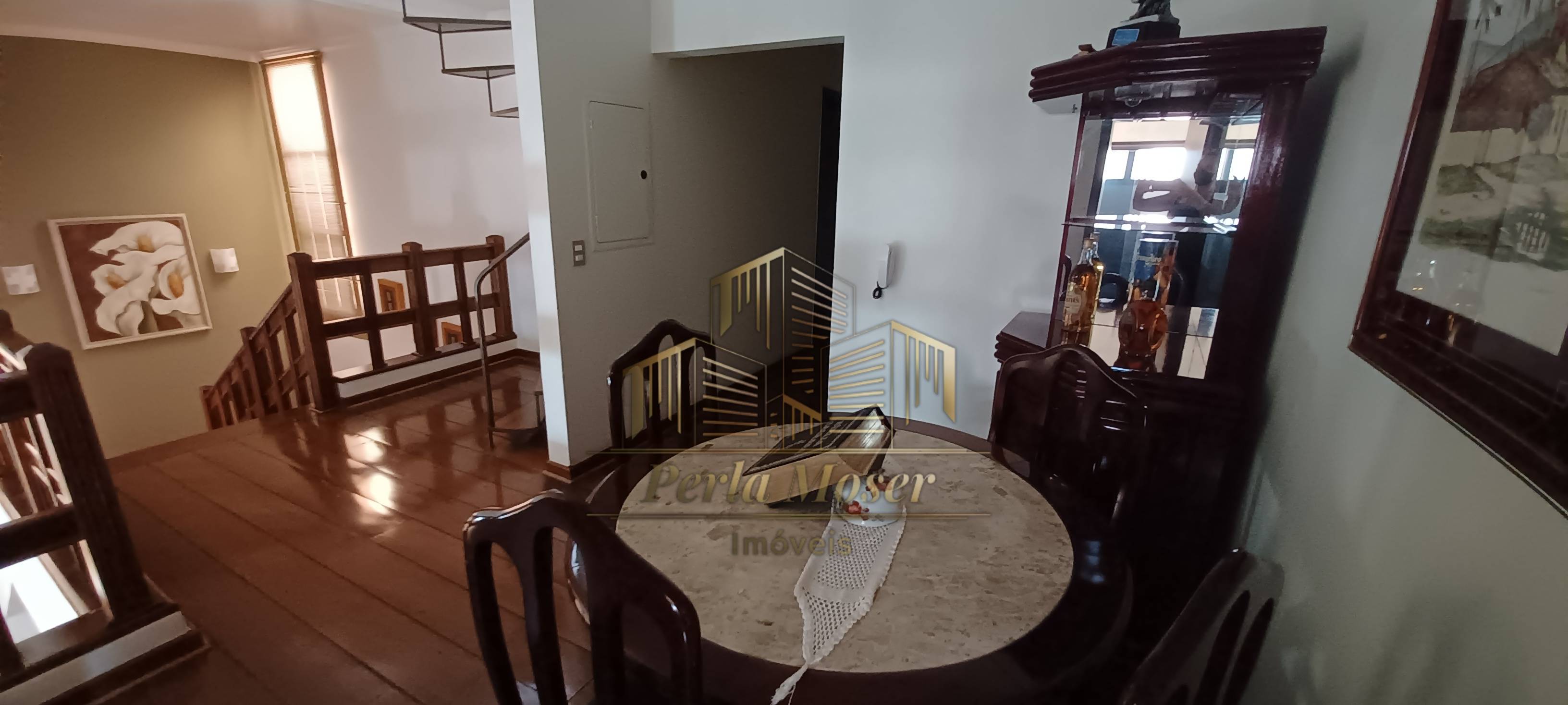 Casa à venda com 4 dormitórios no Jd. Tucanos