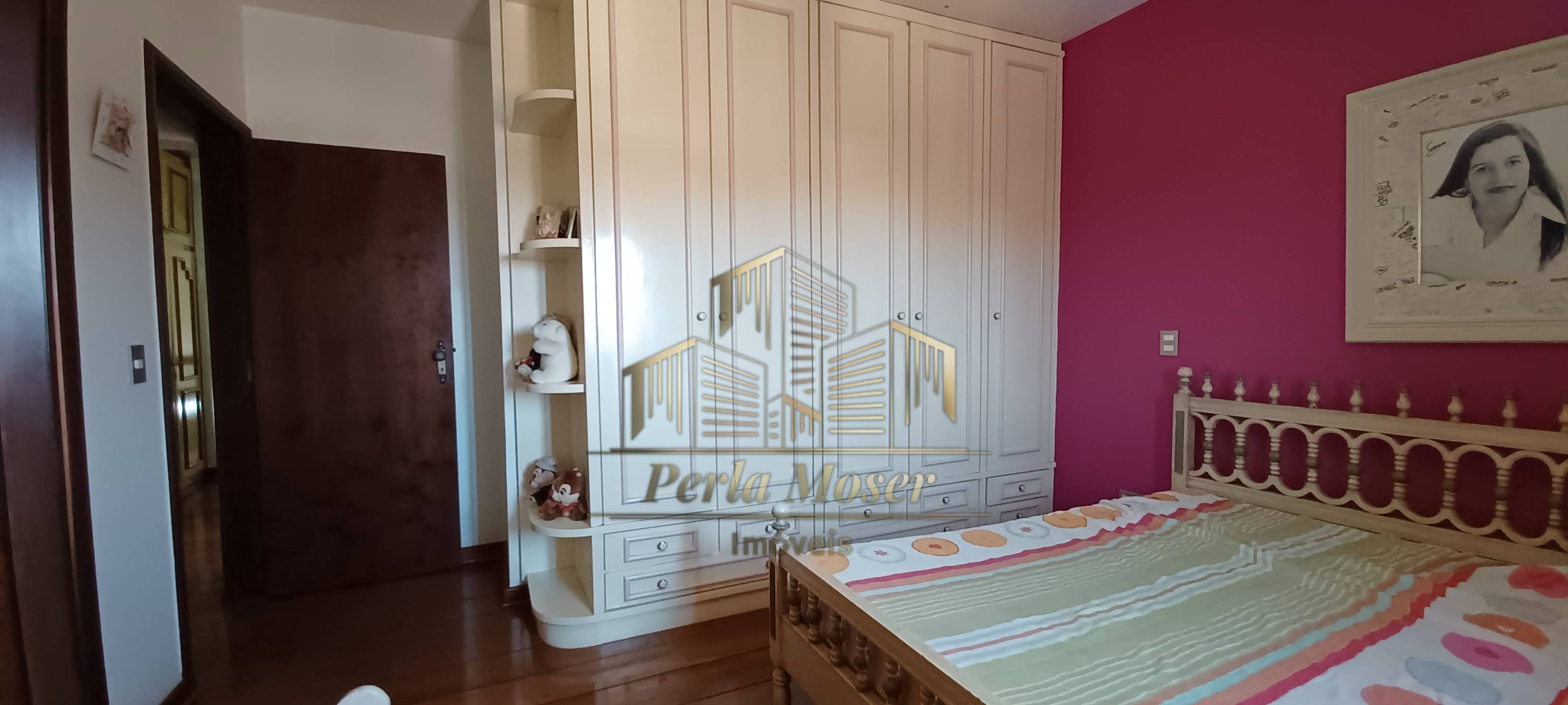 Casa à venda com 4 dormitórios no Jd. Tucanos