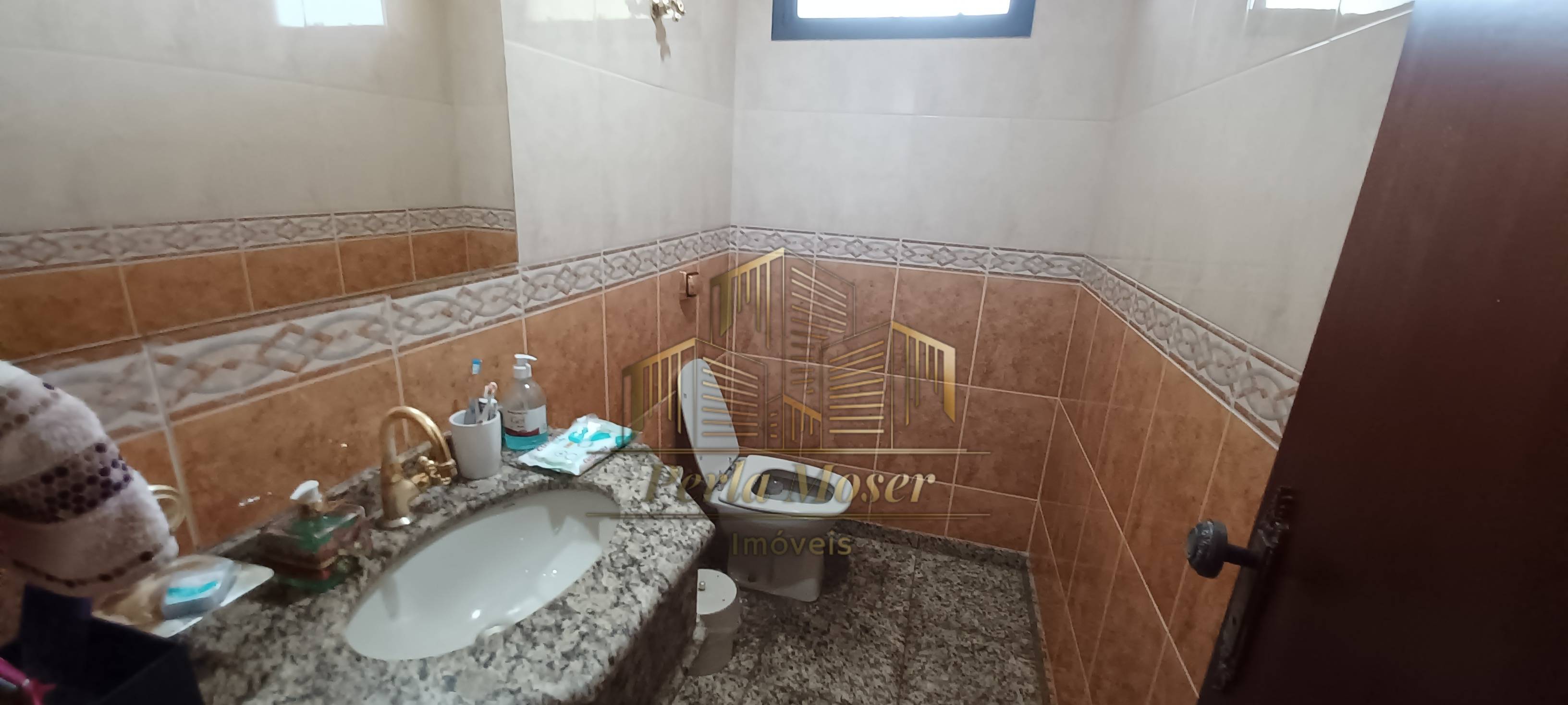Casa à venda com 4 dormitórios no Jd. Tucanos