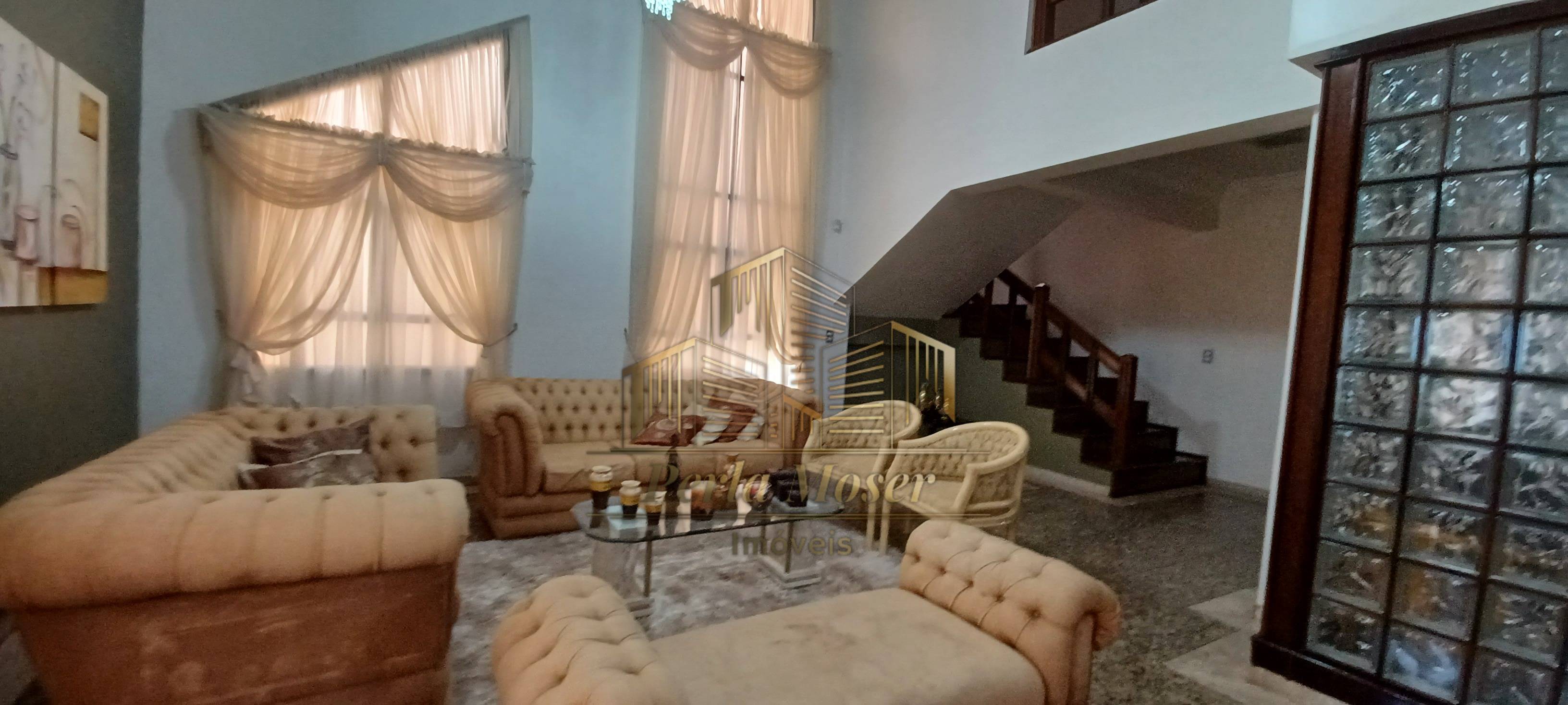 Casa à venda com 4 dormitórios no Jd. Tucanos