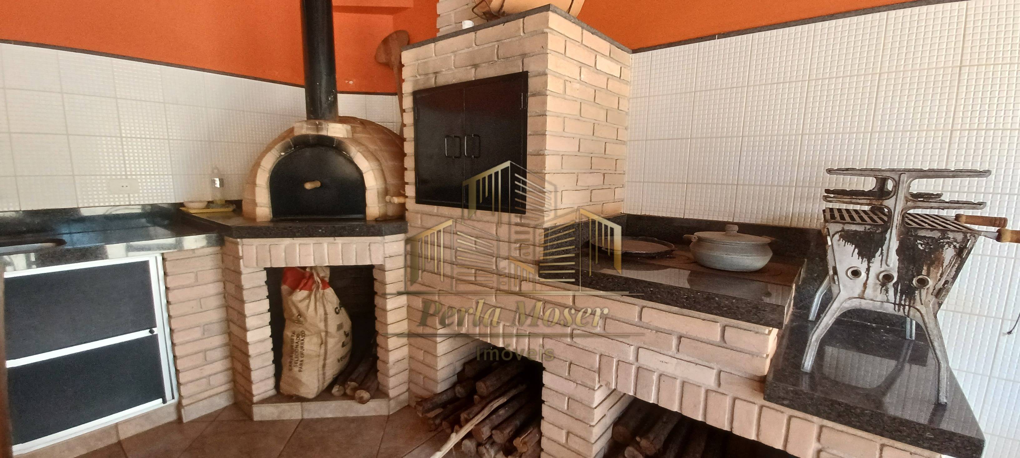 Casa à venda com 4 dormitórios no Jd. Tucanos
