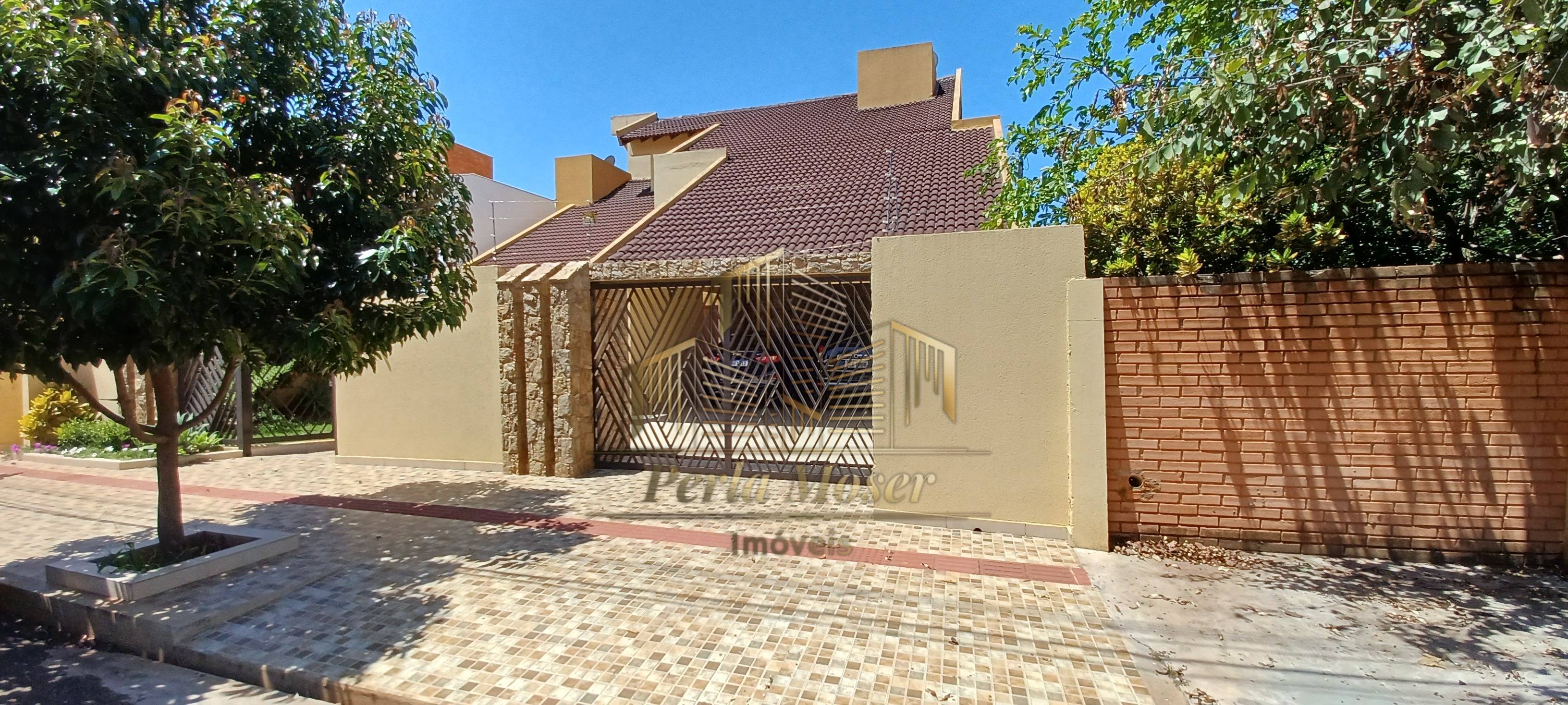 Casa à venda com 4 dormitórios no Jd. Tucanos
