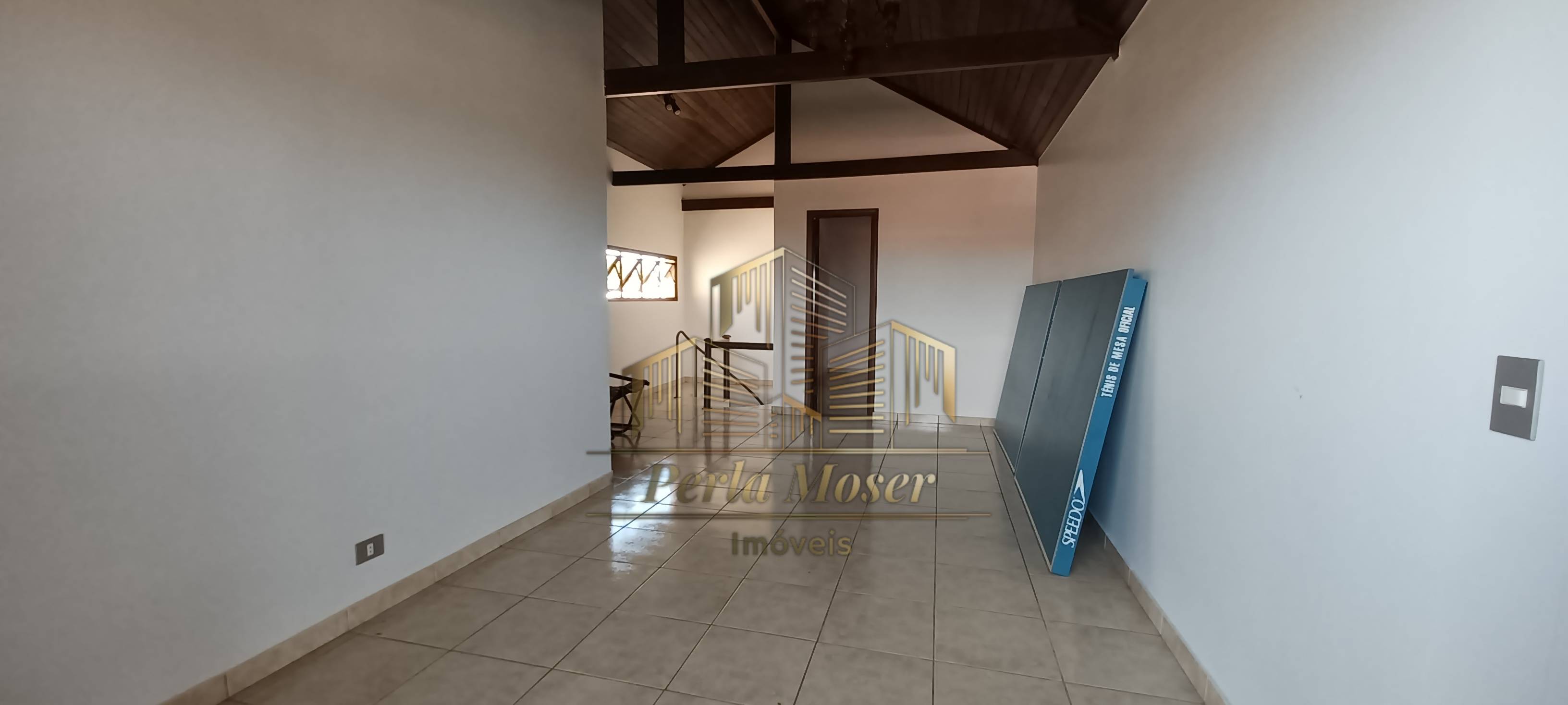 Casa à venda com 4 dormitórios no Jd. Tucanos