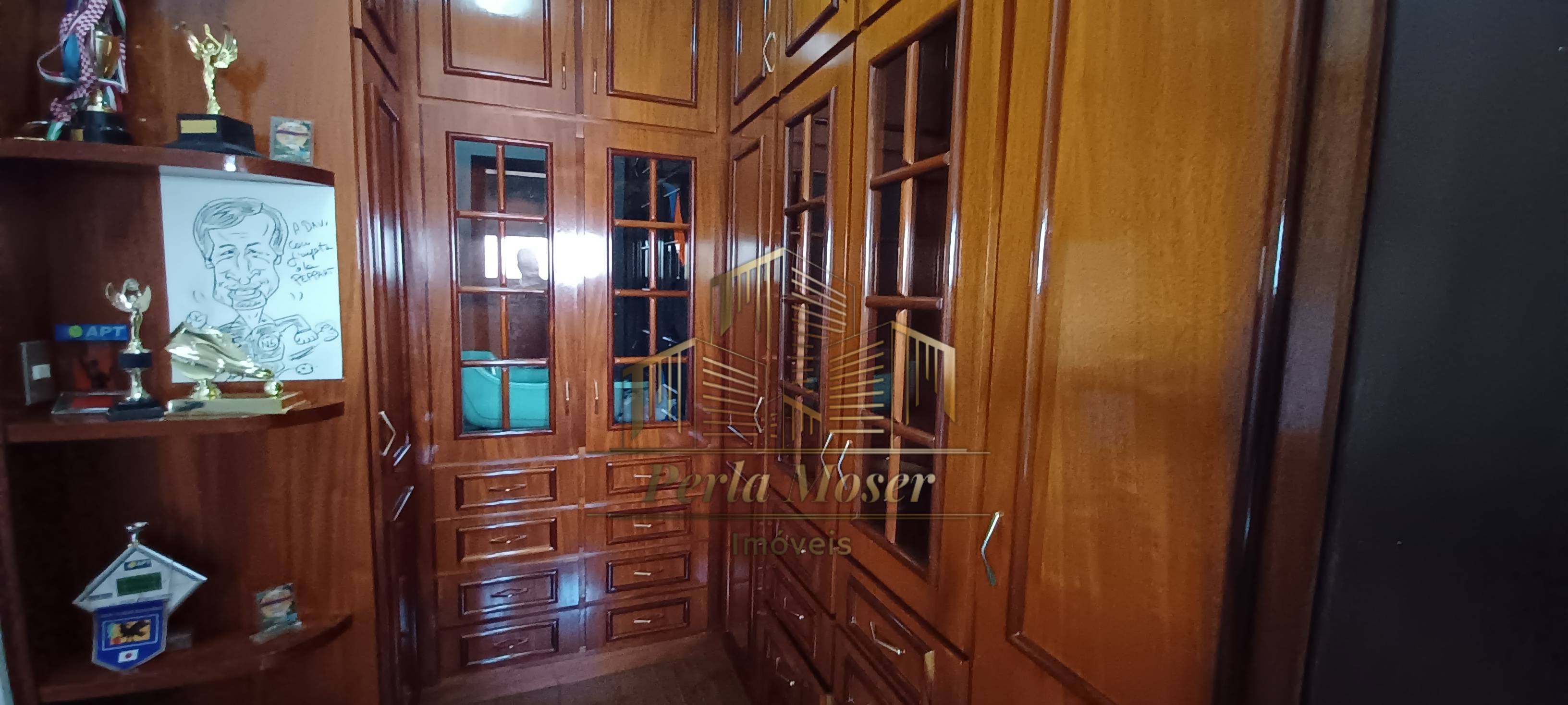 Casa à venda com 4 dormitórios no Jd. Tucanos