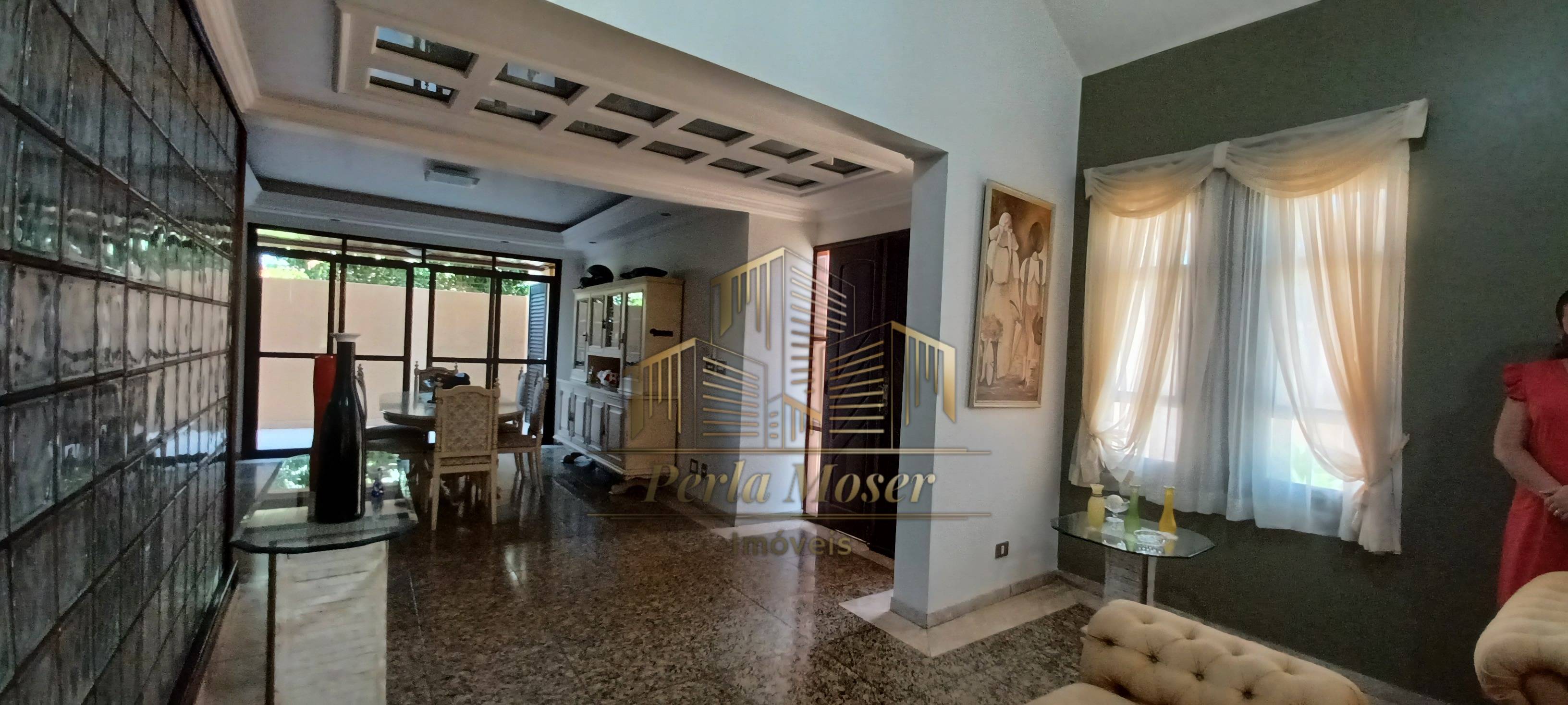 Casa à venda com 4 dormitórios no Jd. Tucanos