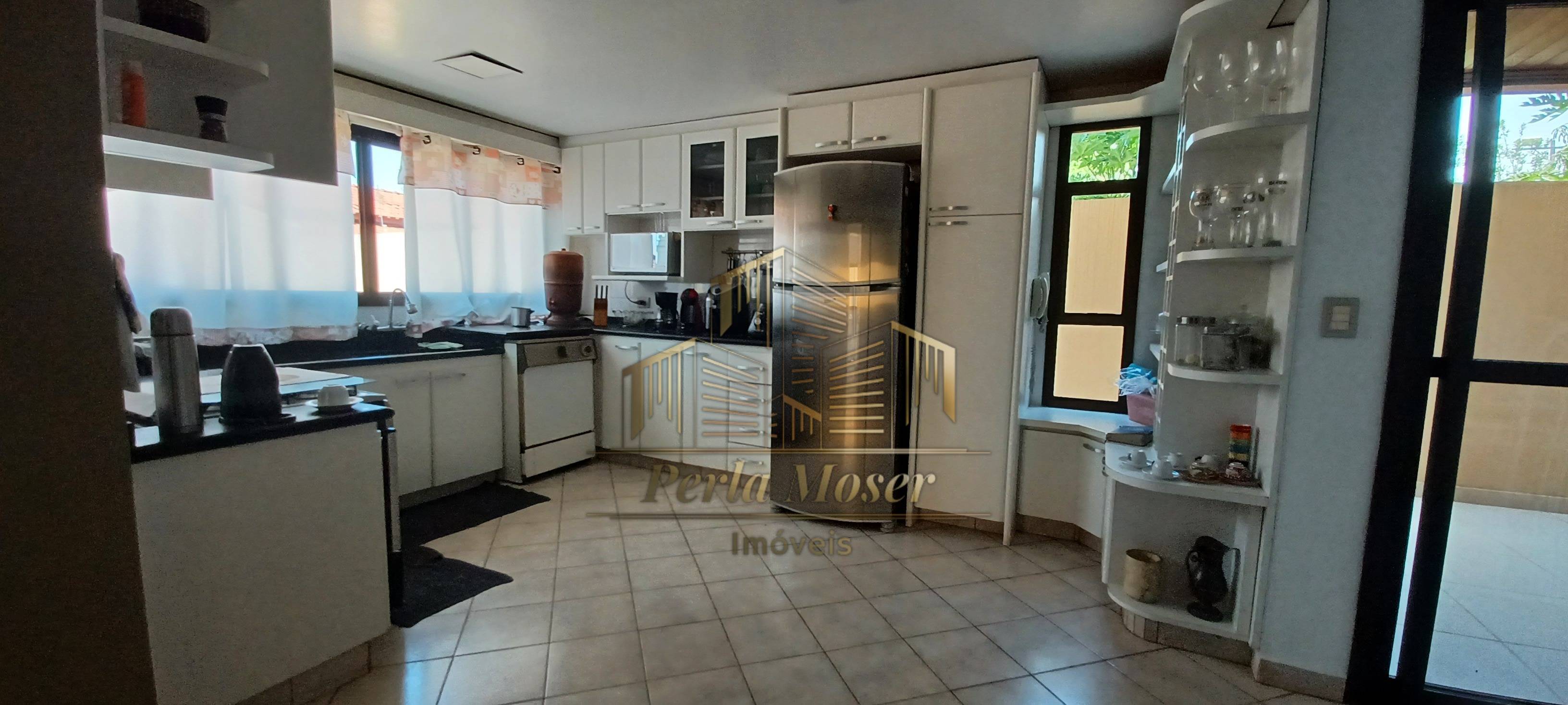 Casa à venda com 4 dormitórios no Jd. Tucanos