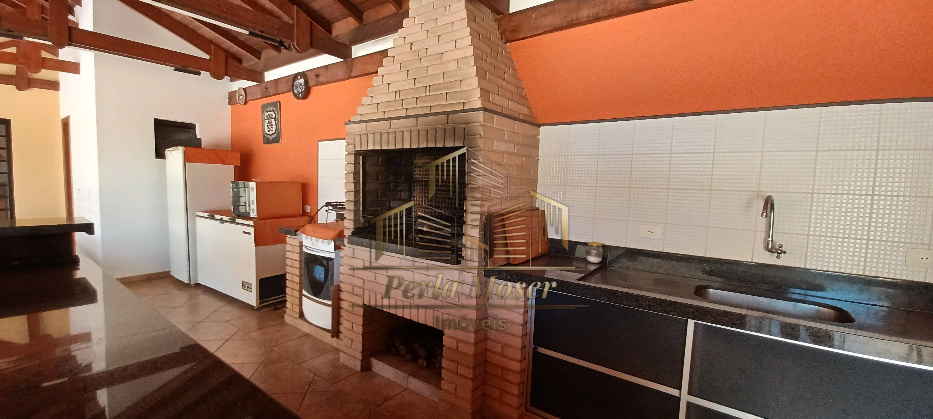 Casa à venda com 4 dormitórios no Jd. Tucanos