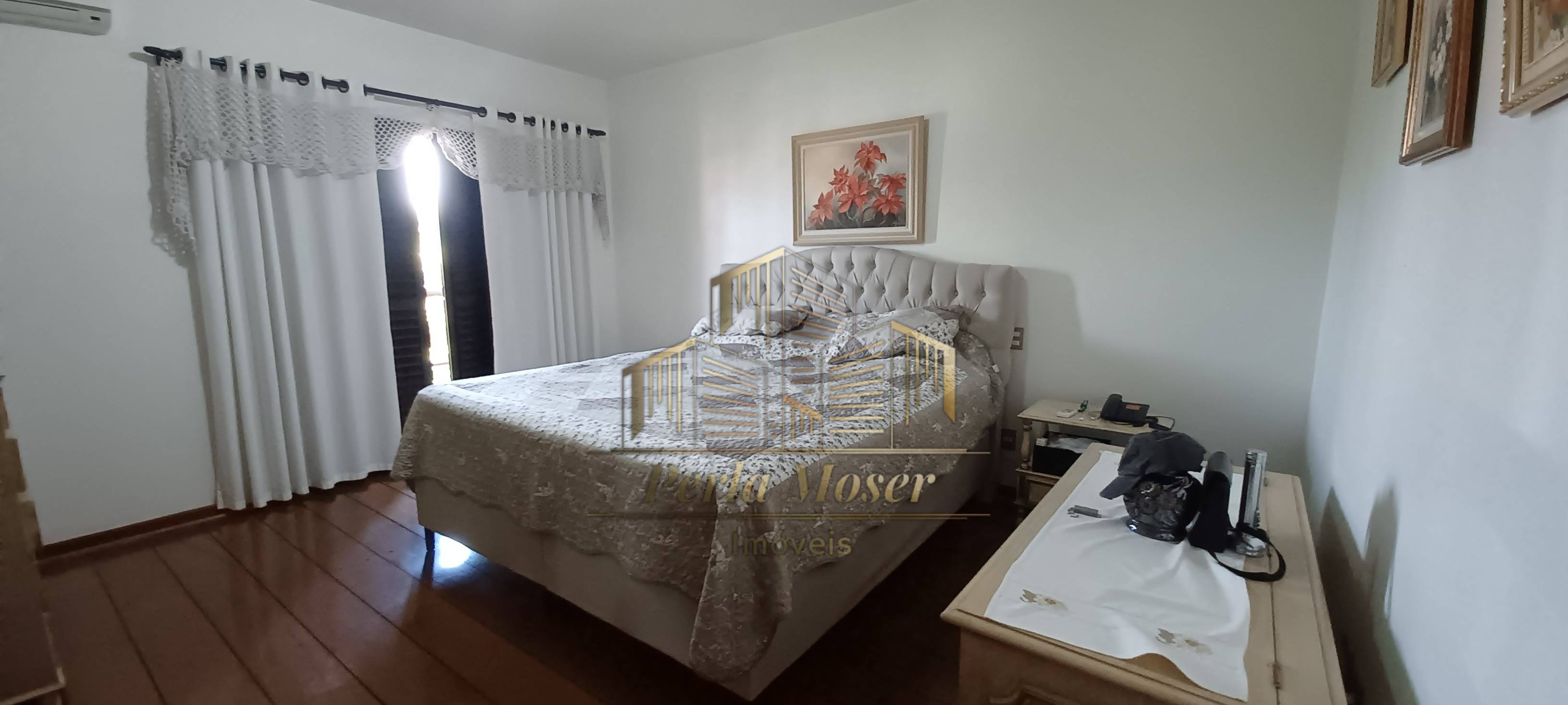 Casa à venda com 4 dormitórios no Jd. Tucanos
